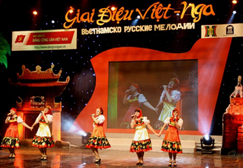 Programme musical célébrant deux grandes victoires du Vietnam et de la Russie